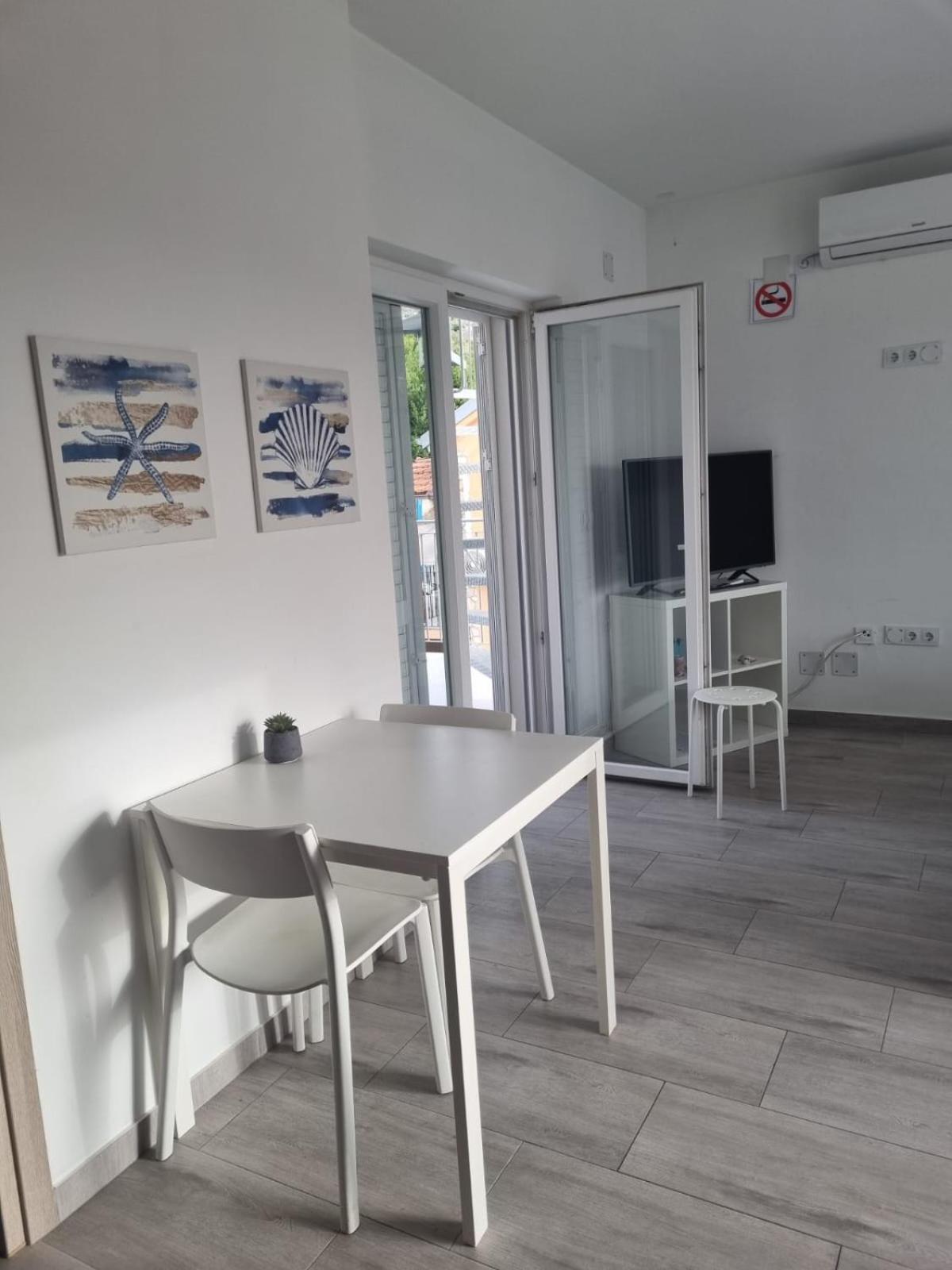 Matoc Apartments Murter Buitenkant foto
